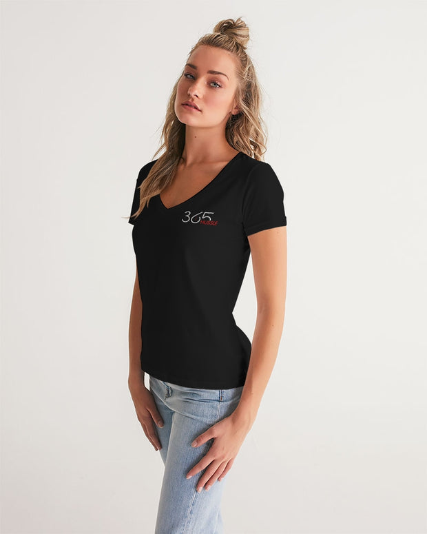 black 365 hussle Women's V-Neck Tee